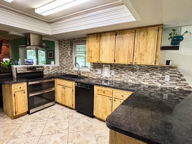 For Sale: $419,900 (3 beds, 2 baths, 2112 Square Feet)