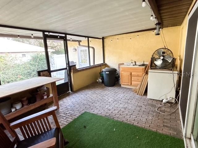 For Sale: $419,900 (3 beds, 2 baths, 2112 Square Feet)