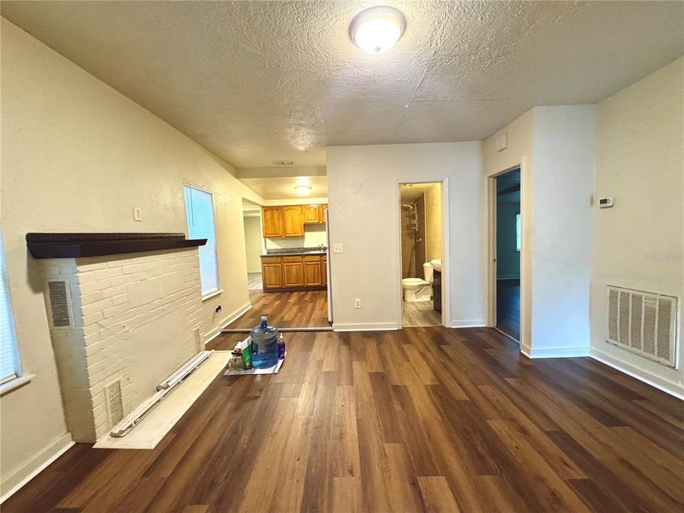 En Venta: $279,000 (4 camas, 1 baños, 1068 Pies cuadrados)