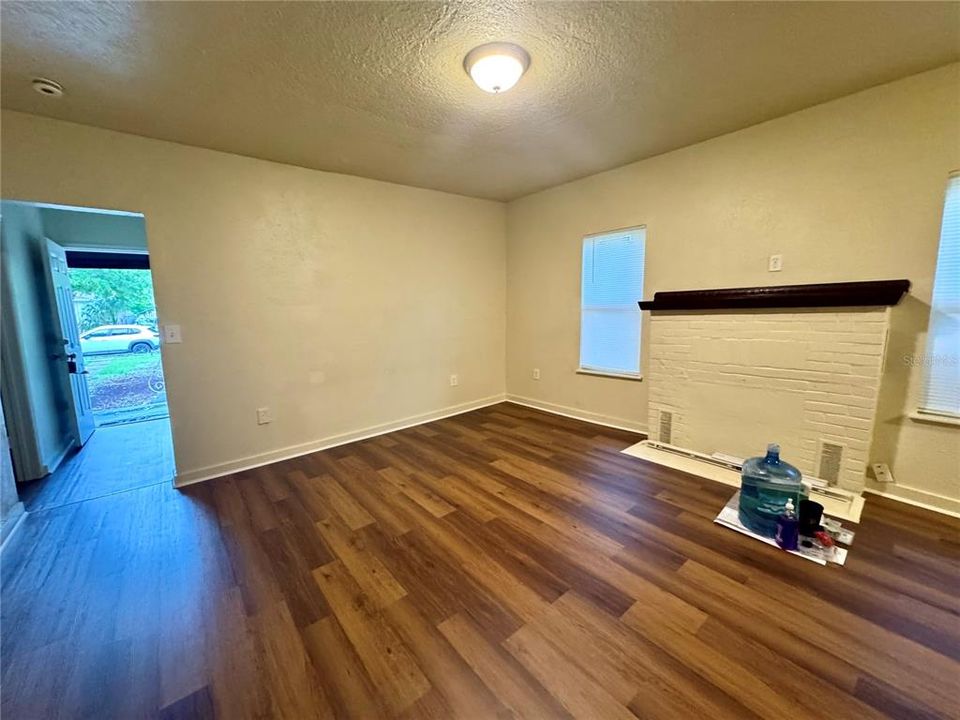 En Venta: $279,000 (4 camas, 1 baños, 1068 Pies cuadrados)