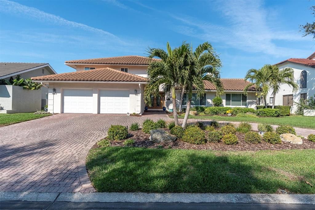 For Sale: $2,200,000 (4 beds, 3 baths, 3741 Square Feet)