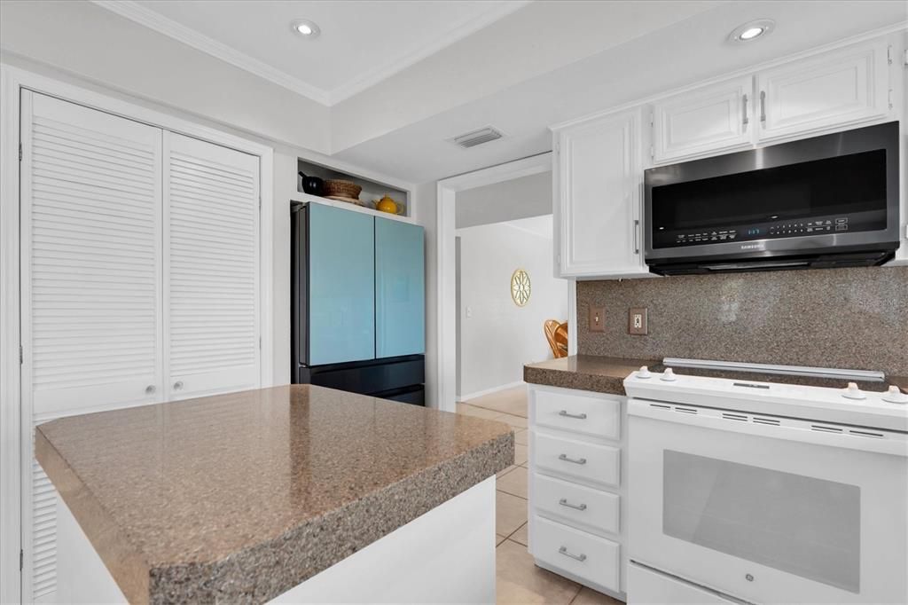 For Sale: $2,200,000 (4 beds, 3 baths, 3741 Square Feet)