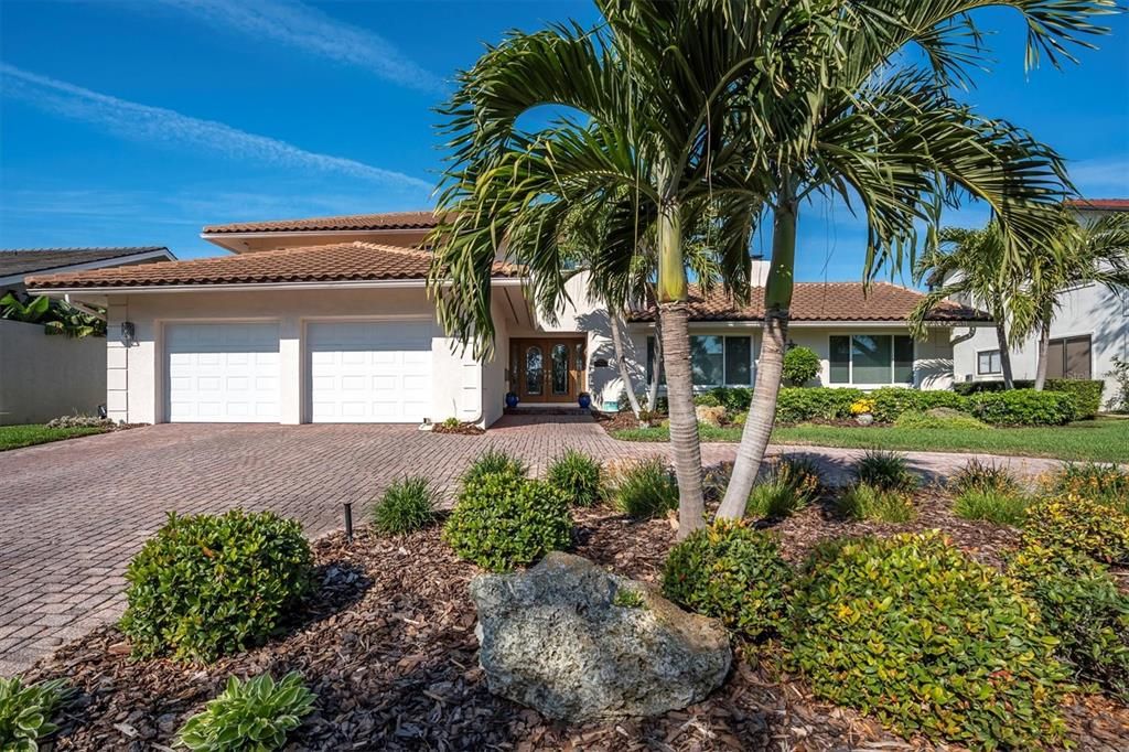 For Sale: $2,200,000 (4 beds, 3 baths, 3741 Square Feet)