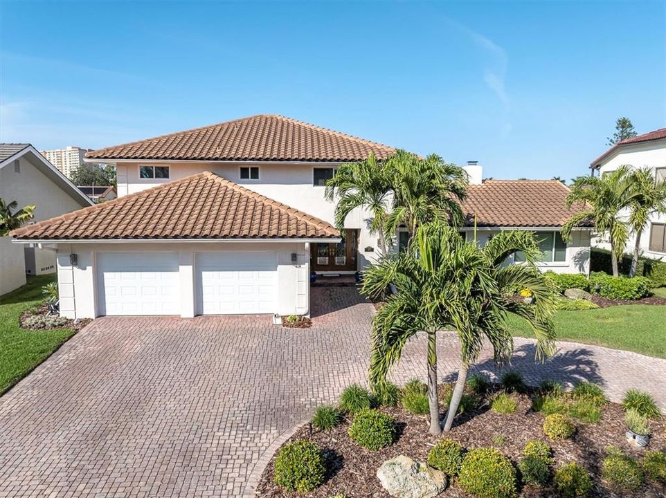 For Sale: $2,200,000 (4 beds, 3 baths, 3741 Square Feet)