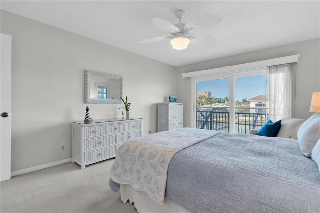 For Sale: $2,200,000 (4 beds, 3 baths, 3741 Square Feet)