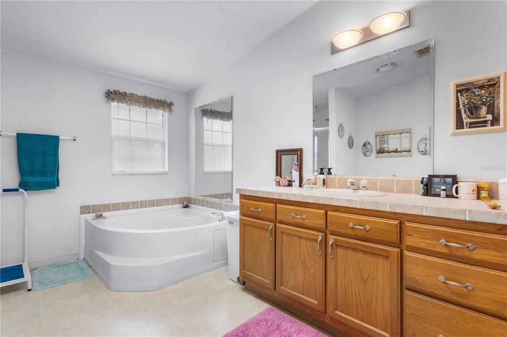 For Sale: $400,000 (4 beds, 2 baths, 2100 Square Feet)