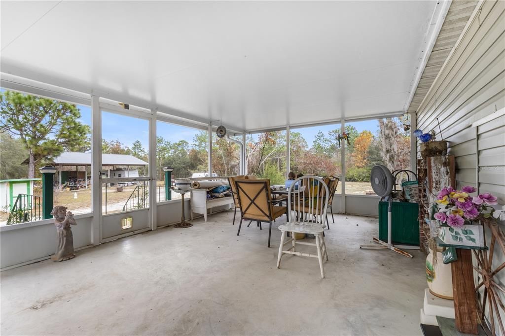 For Sale: $400,000 (4 beds, 2 baths, 2100 Square Feet)