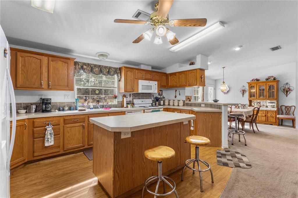 For Sale: $400,000 (4 beds, 2 baths, 2100 Square Feet)