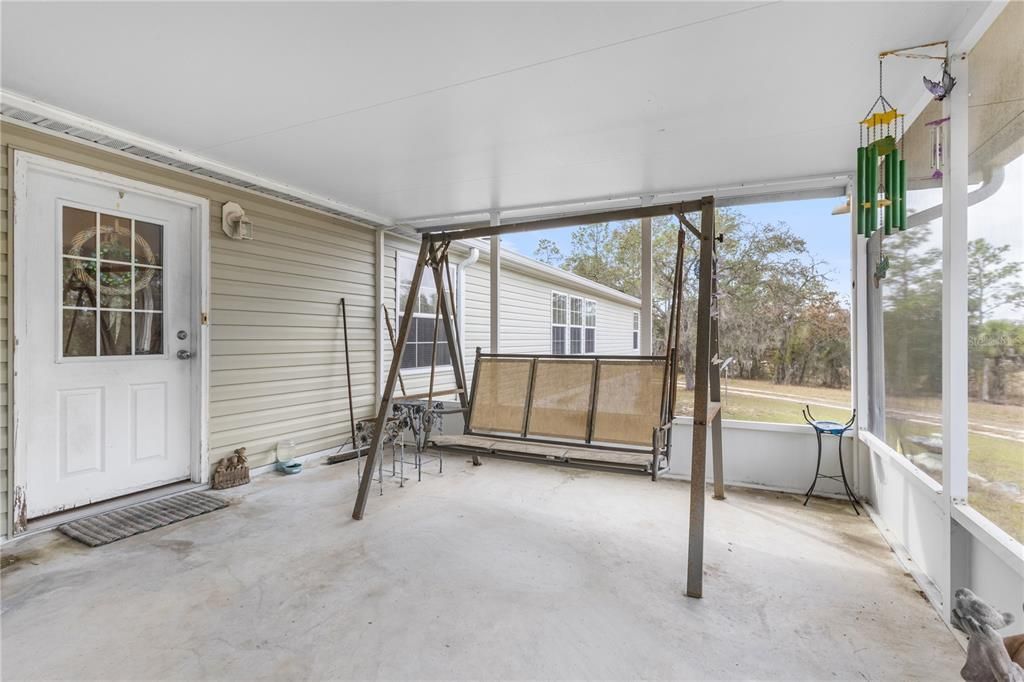 For Sale: $400,000 (4 beds, 2 baths, 2100 Square Feet)