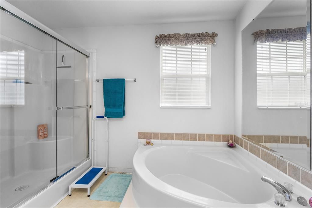 For Sale: $400,000 (4 beds, 2 baths, 2100 Square Feet)