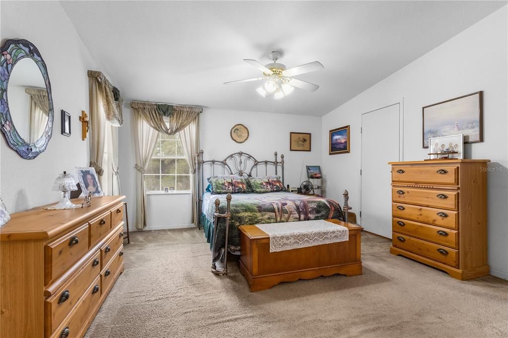 For Sale: $400,000 (4 beds, 2 baths, 2100 Square Feet)