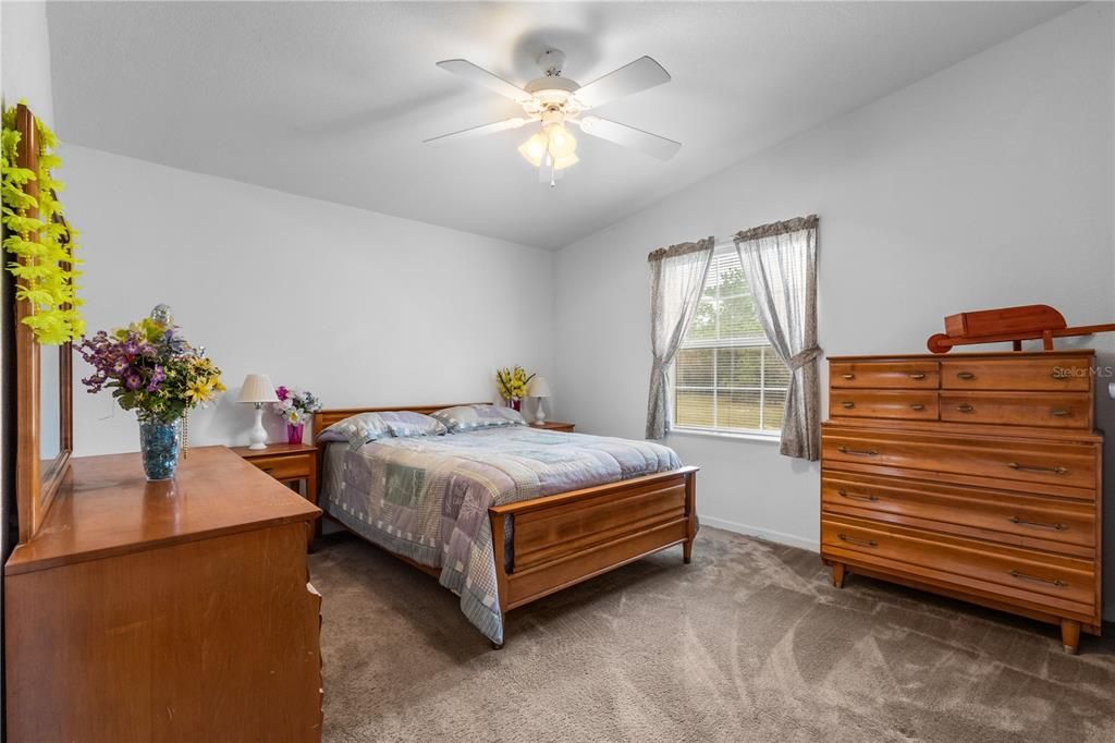 For Sale: $400,000 (4 beds, 2 baths, 2100 Square Feet)