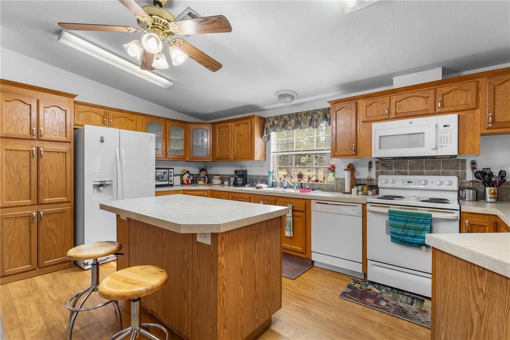 For Sale: $400,000 (4 beds, 2 baths, 2100 Square Feet)