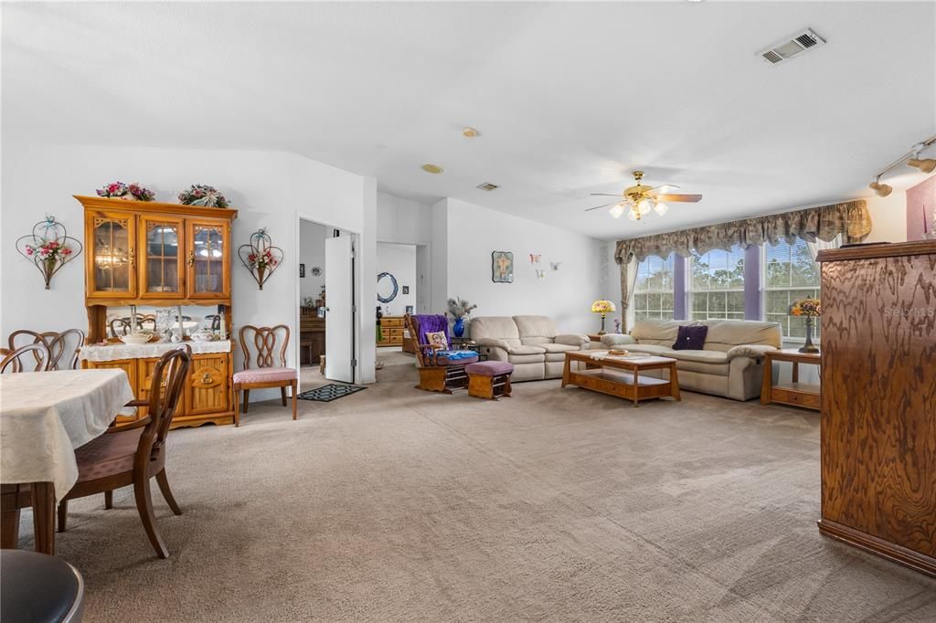 For Sale: $400,000 (4 beds, 2 baths, 2100 Square Feet)