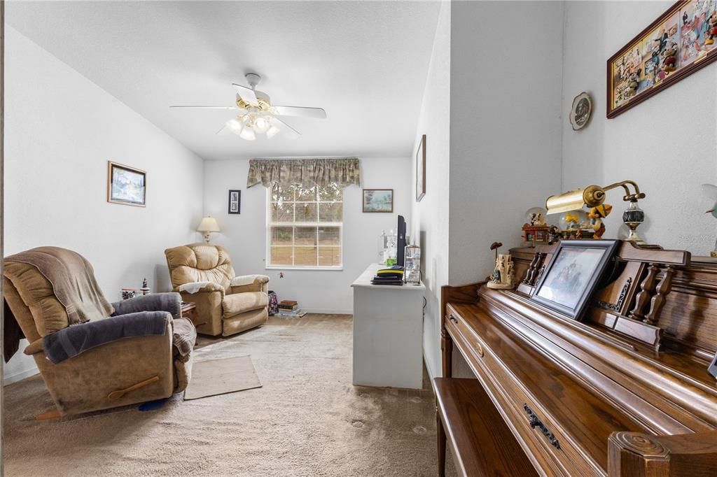 For Sale: $400,000 (4 beds, 2 baths, 2100 Square Feet)