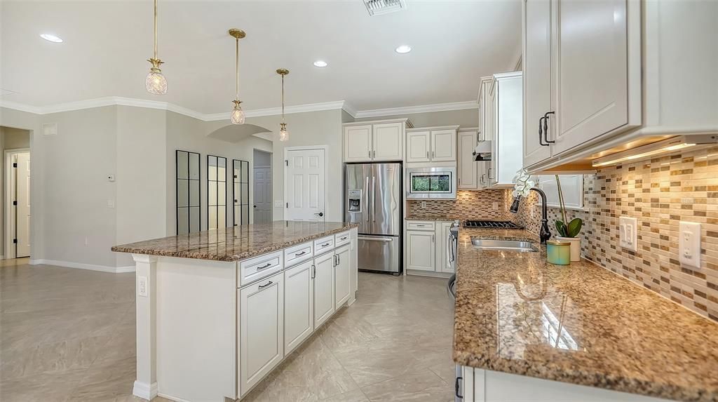 For Sale: $549,900 (2 beds, 2 baths, 1675 Square Feet)