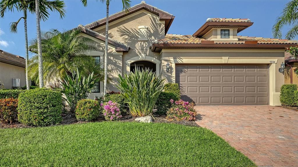 For Sale: $549,900 (2 beds, 2 baths, 1675 Square Feet)