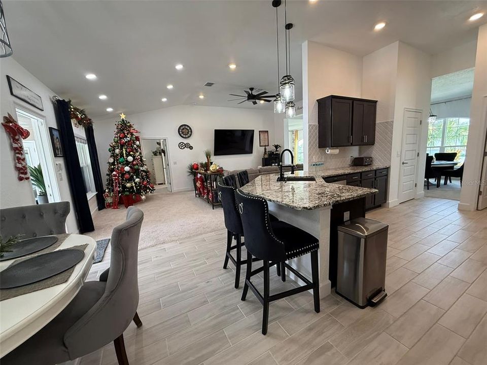 На продажу: $445,000 (4 спален, 2 ванн, 2330 Квадратных фут)