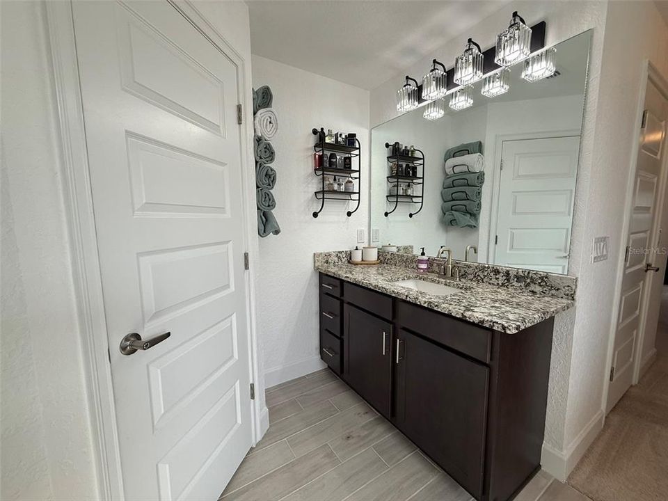 На продажу: $445,000 (4 спален, 2 ванн, 2330 Квадратных фут)