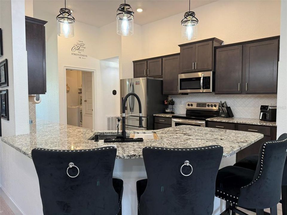 На продажу: $445,000 (4 спален, 2 ванн, 2330 Квадратных фут)