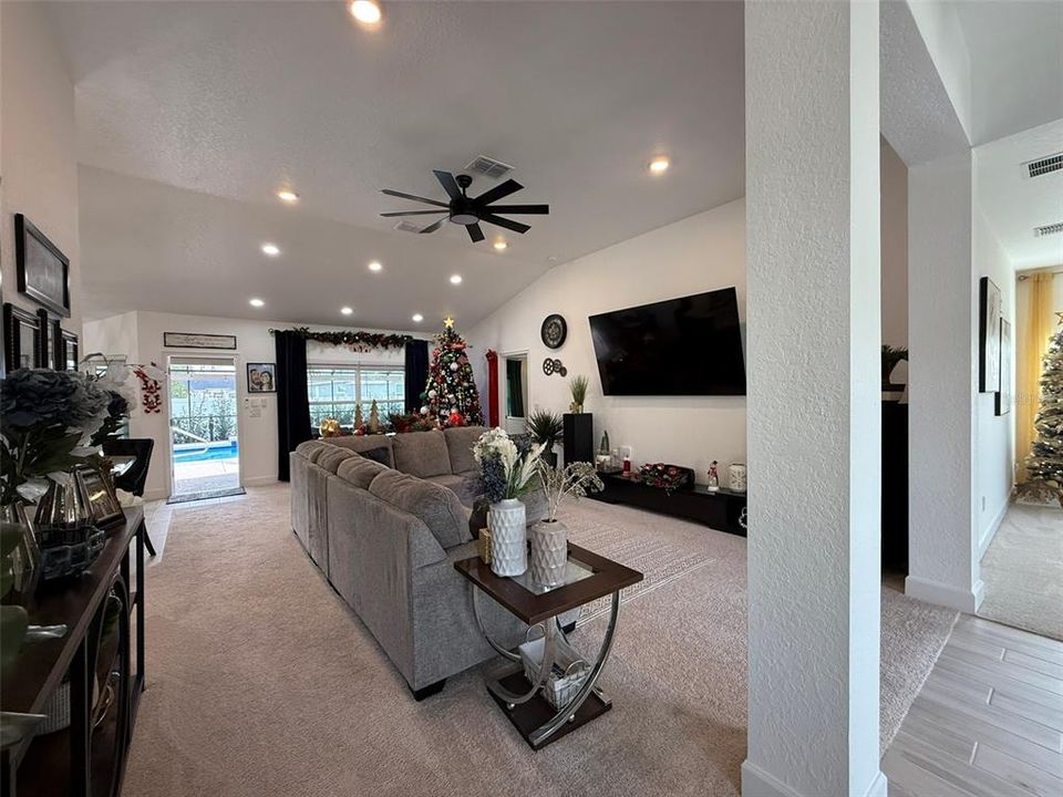 На продажу: $445,000 (4 спален, 2 ванн, 2330 Квадратных фут)