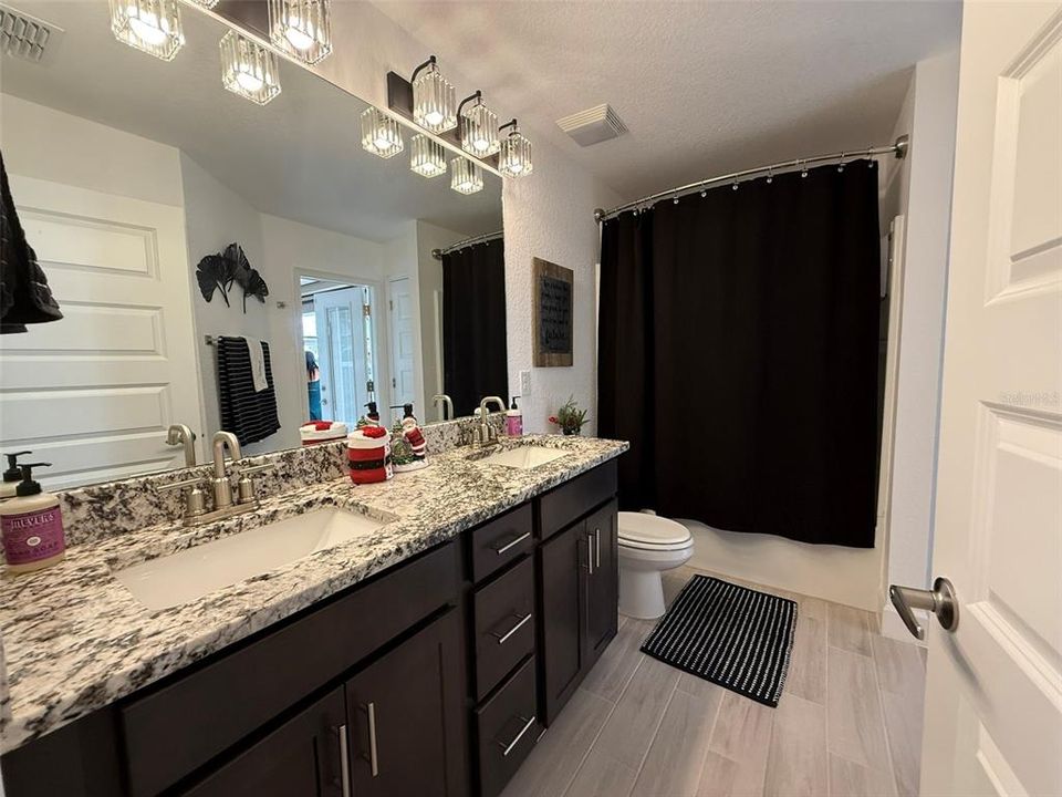 На продажу: $445,000 (4 спален, 2 ванн, 2330 Квадратных фут)