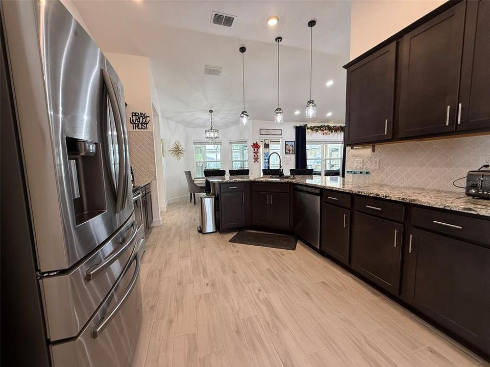 На продажу: $445,000 (4 спален, 2 ванн, 2330 Квадратных фут)