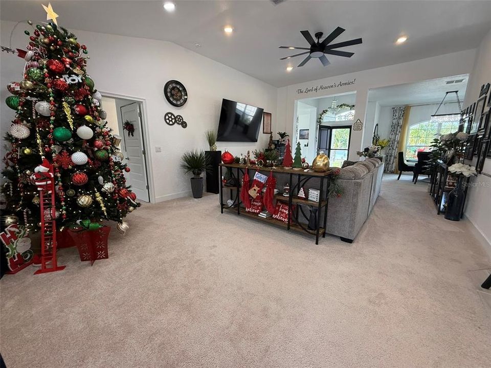 На продажу: $445,000 (4 спален, 2 ванн, 2330 Квадратных фут)