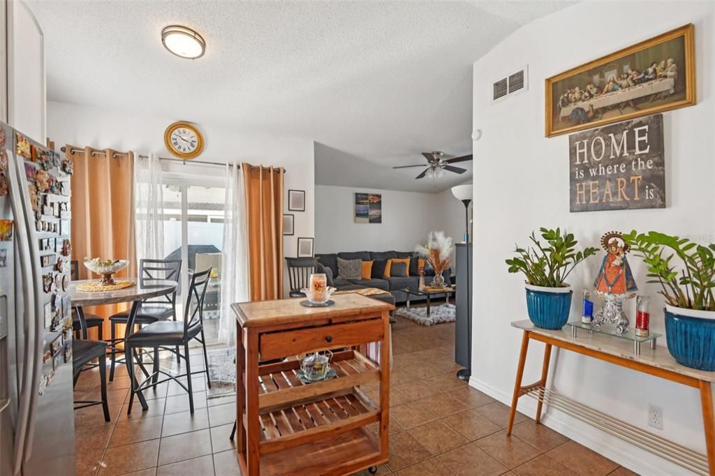 En Venta: $299,000 (2 camas, 1 baños, 900 Pies cuadrados)