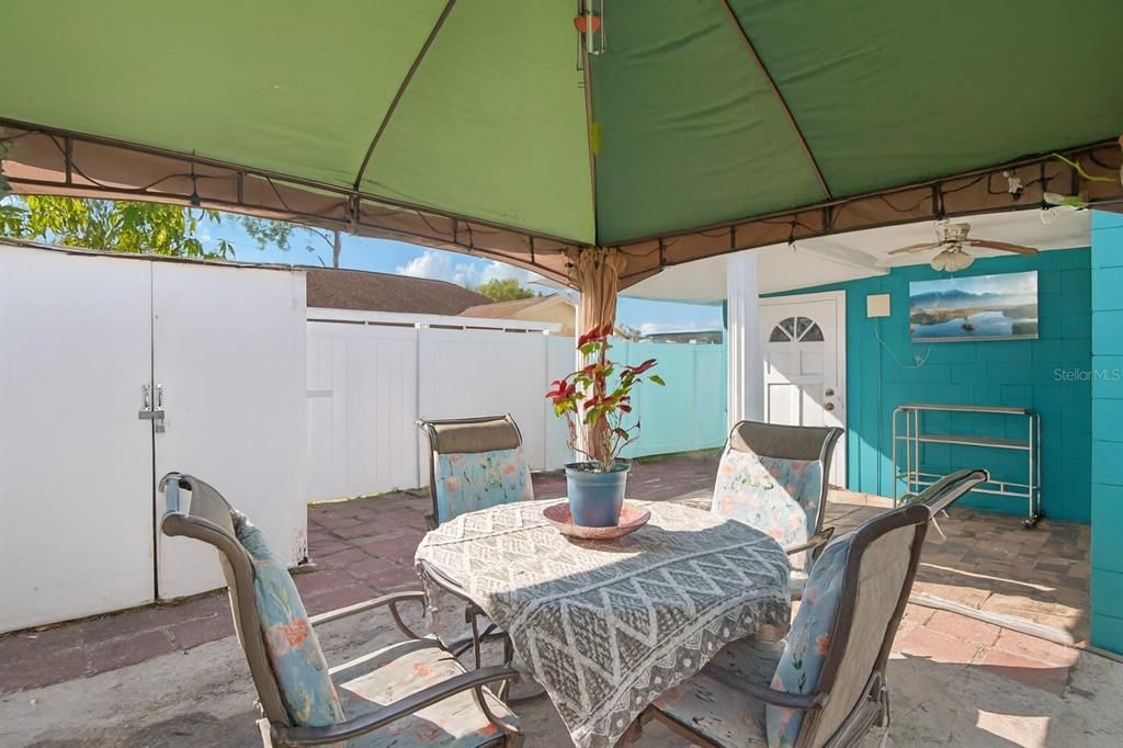 En Venta: $299,000 (2 camas, 1 baños, 900 Pies cuadrados)