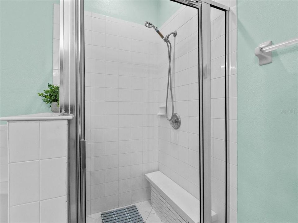 En Venta: $389,900 (4 camas, 2 baños, 1938 Pies cuadrados)