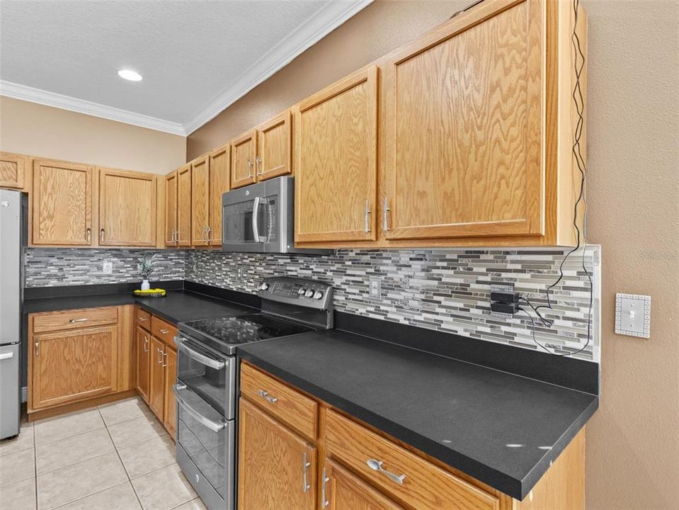 En Venta: $389,900 (4 camas, 2 baños, 1938 Pies cuadrados)