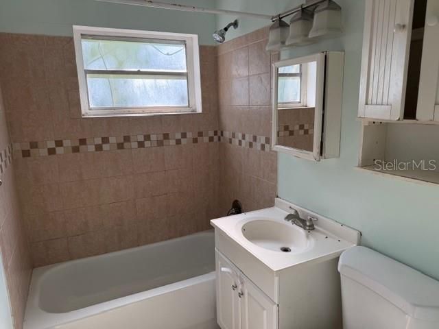 На продажу: $233,000 (2 спален, 1 ванн, 1148 Квадратных фут)