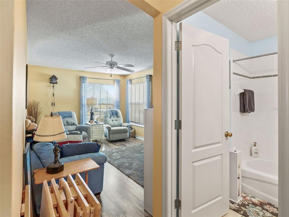 For Sale: $359,900 (2 beds, 2 baths, 1392 Square Feet)