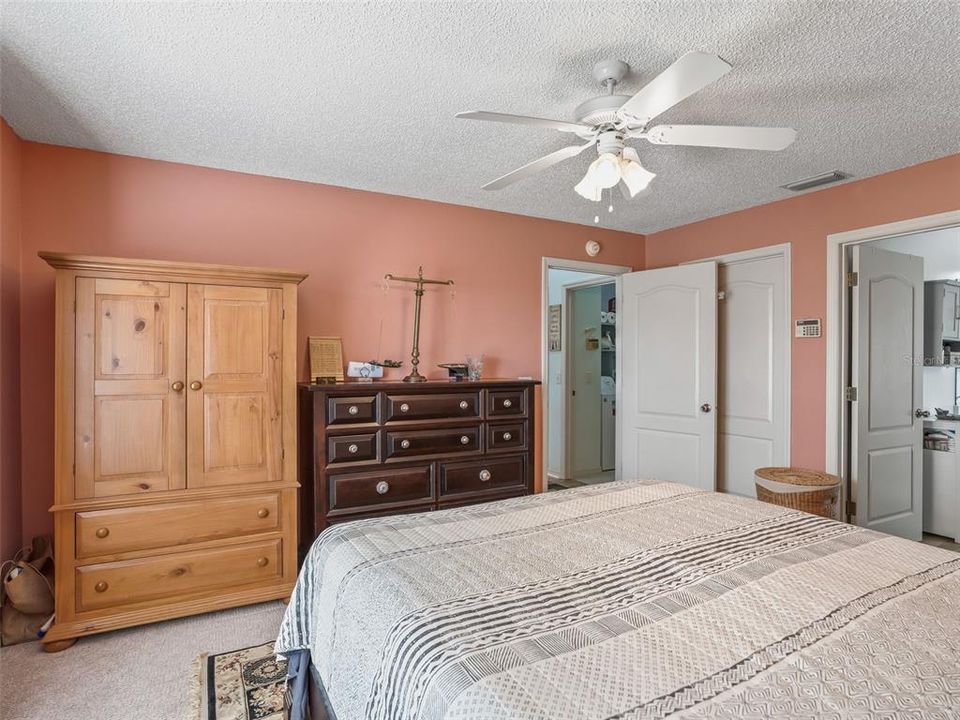 For Sale: $359,900 (2 beds, 2 baths, 1392 Square Feet)