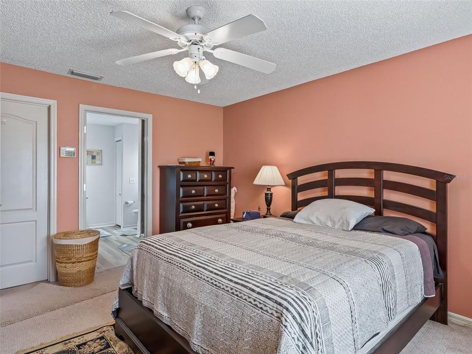 For Sale: $359,900 (2 beds, 2 baths, 1392 Square Feet)