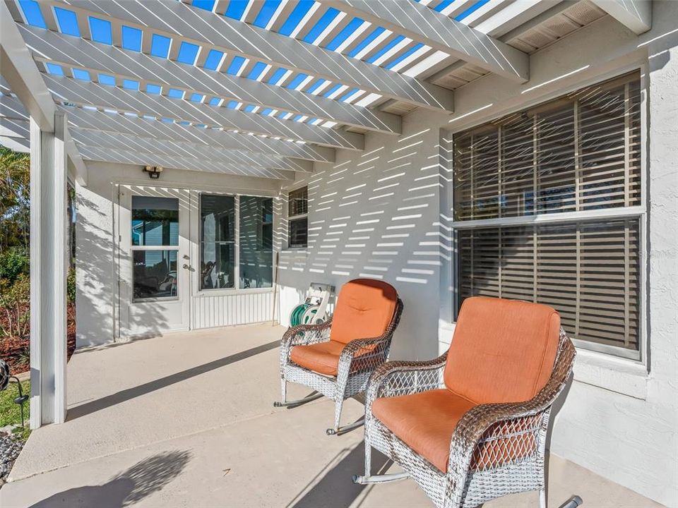 For Sale: $359,900 (2 beds, 2 baths, 1392 Square Feet)