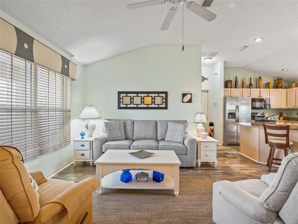 For Sale: $359,900 (2 beds, 2 baths, 1392 Square Feet)