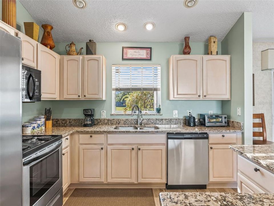 For Sale: $359,900 (2 beds, 2 baths, 1392 Square Feet)