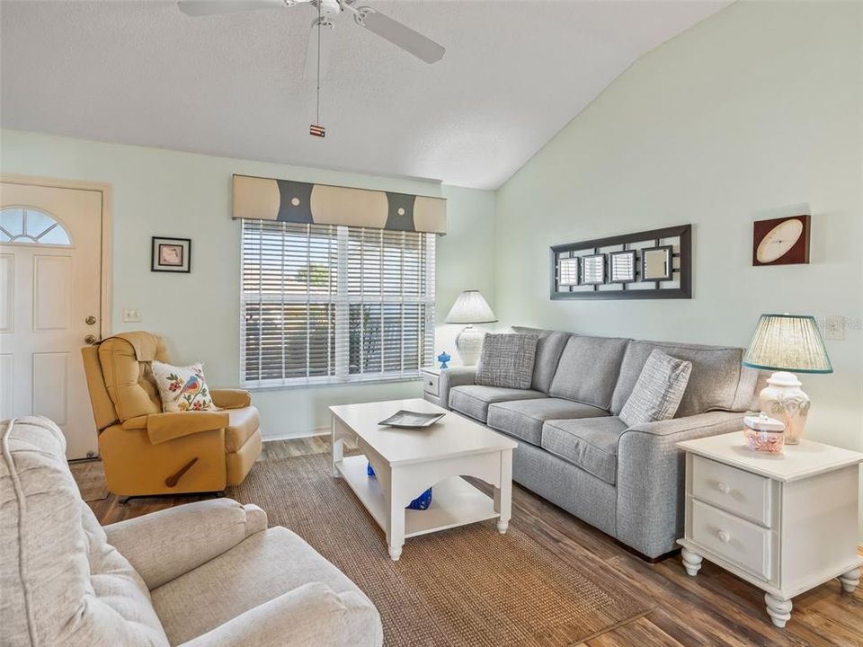 For Sale: $359,900 (2 beds, 2 baths, 1392 Square Feet)