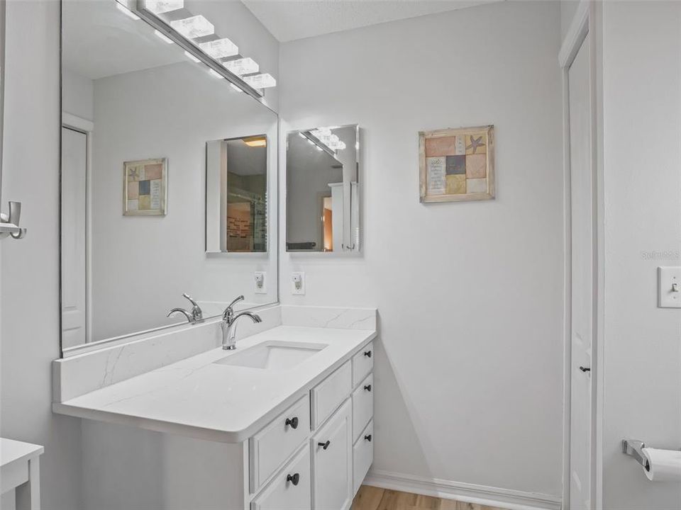 For Sale: $359,900 (2 beds, 2 baths, 1392 Square Feet)