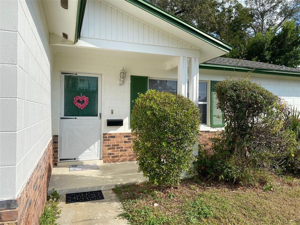 For Sale: $349,000 (4 beds, 2 baths, 1242 Square Feet)