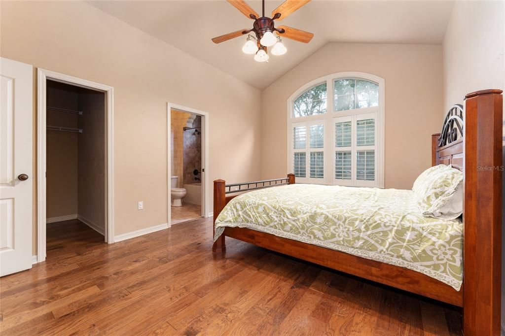 合同活跃: $999,000 (4 贝兹, 4 浴室, 4016 平方英尺)