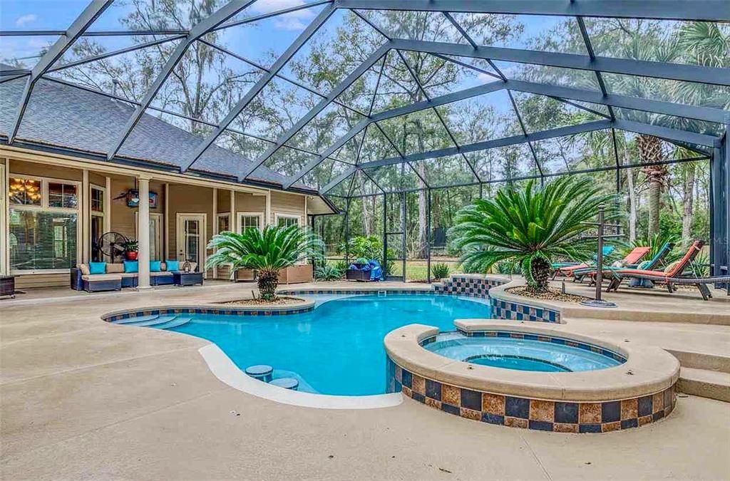 合同活跃: $999,000 (4 贝兹, 4 浴室, 4016 平方英尺)