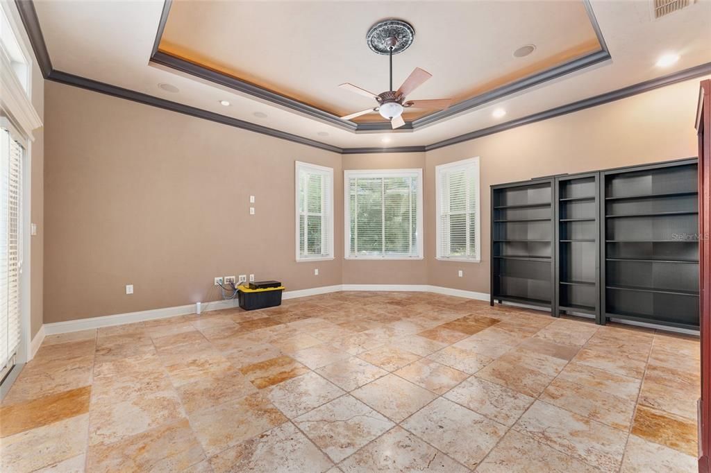 合同活跃: $999,000 (4 贝兹, 4 浴室, 4016 平方英尺)