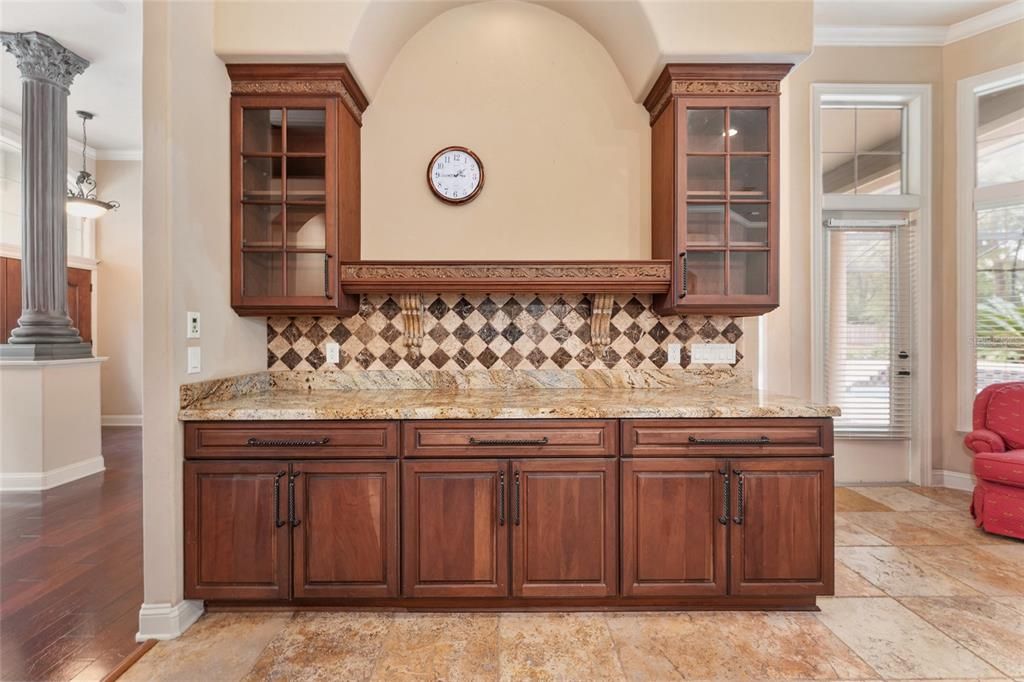 合同活跃: $999,000 (4 贝兹, 4 浴室, 4016 平方英尺)