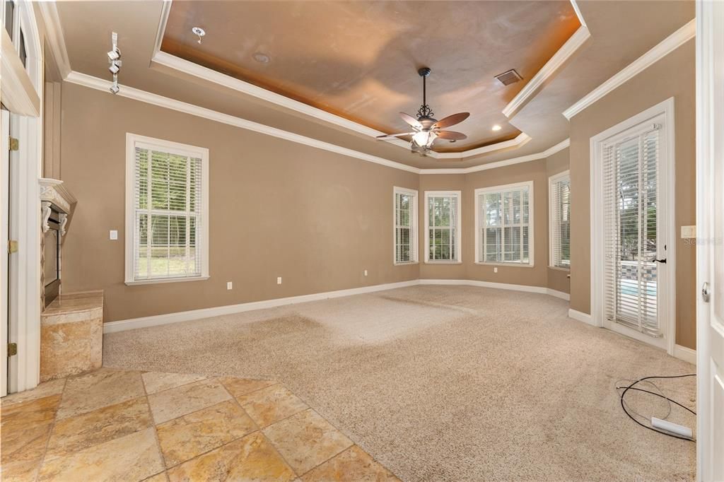 合同活跃: $999,000 (4 贝兹, 4 浴室, 4016 平方英尺)