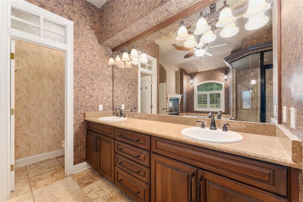 合同活跃: $999,000 (4 贝兹, 4 浴室, 4016 平方英尺)