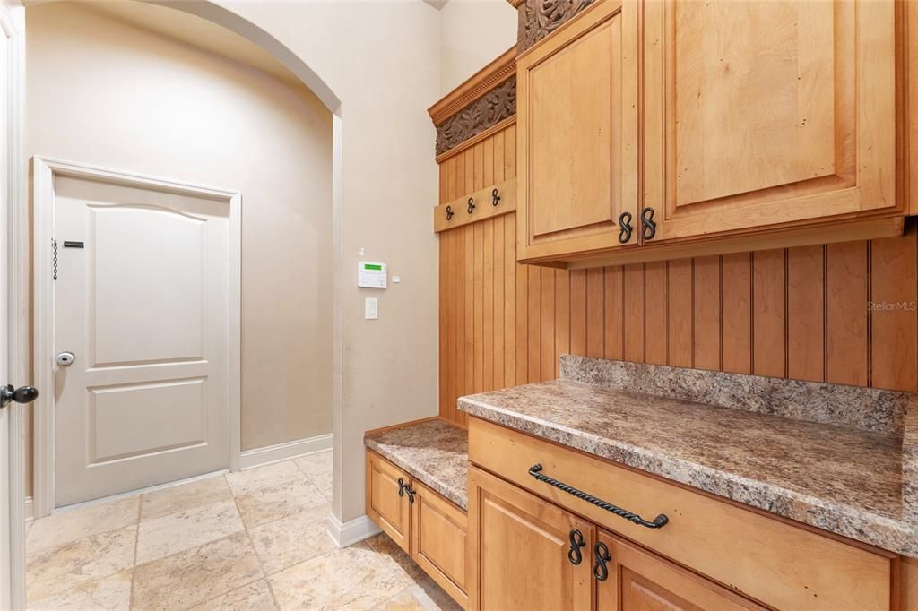 合同活跃: $999,000 (4 贝兹, 4 浴室, 4016 平方英尺)