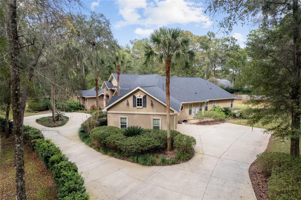 合同活跃: $999,000 (4 贝兹, 4 浴室, 4016 平方英尺)